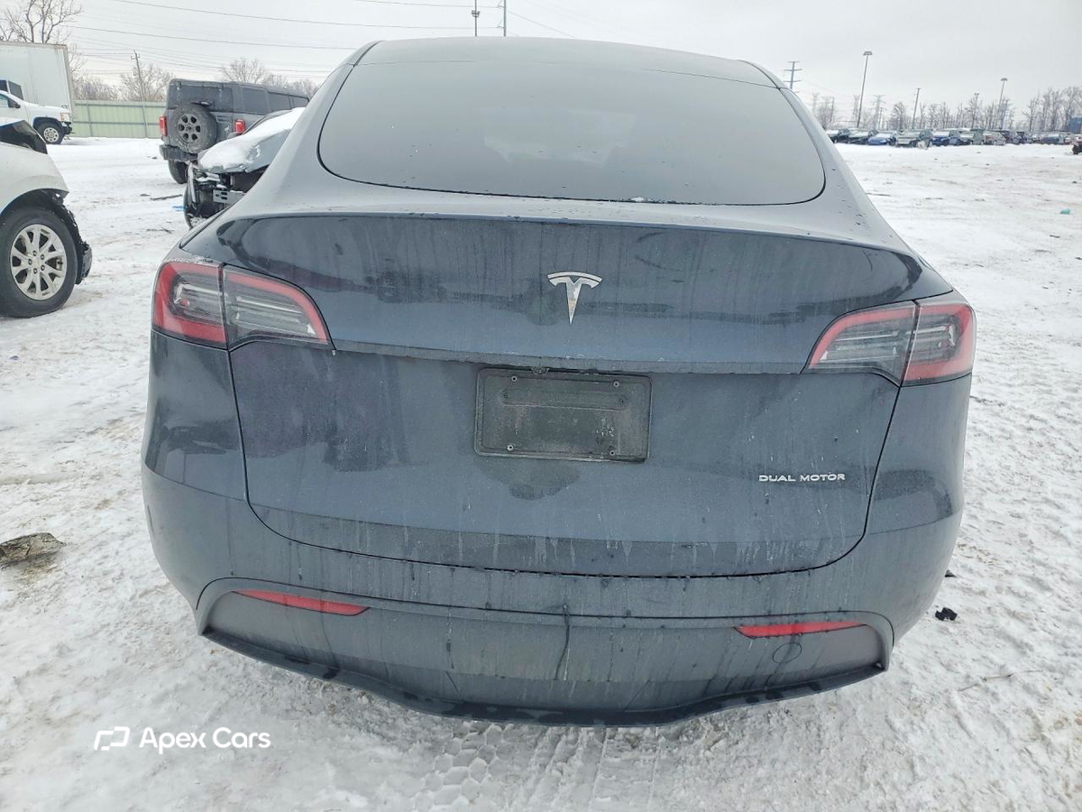 Tesla Model Y 2025