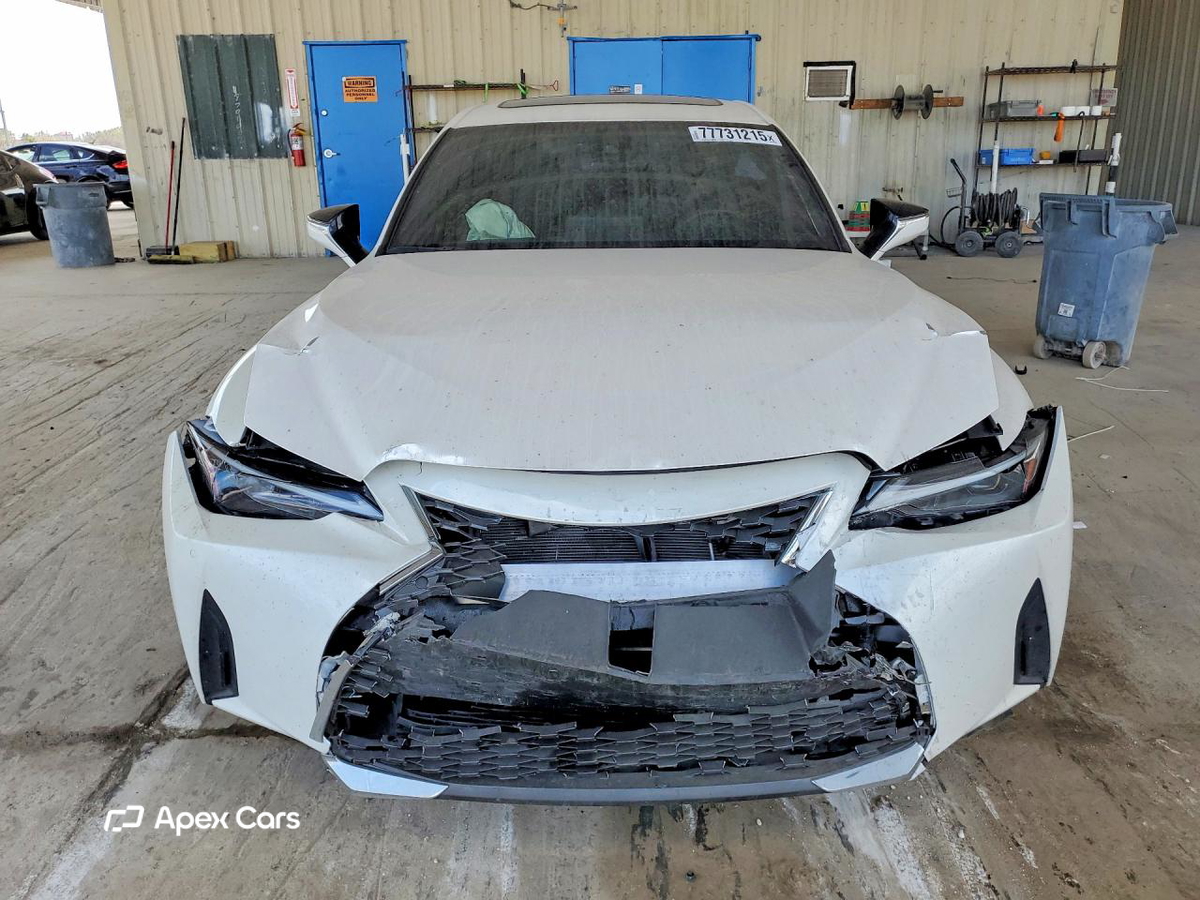 Lexus IS 2024