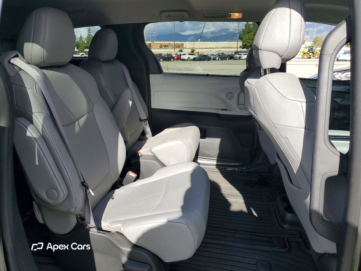 Toyota Sienna 2025