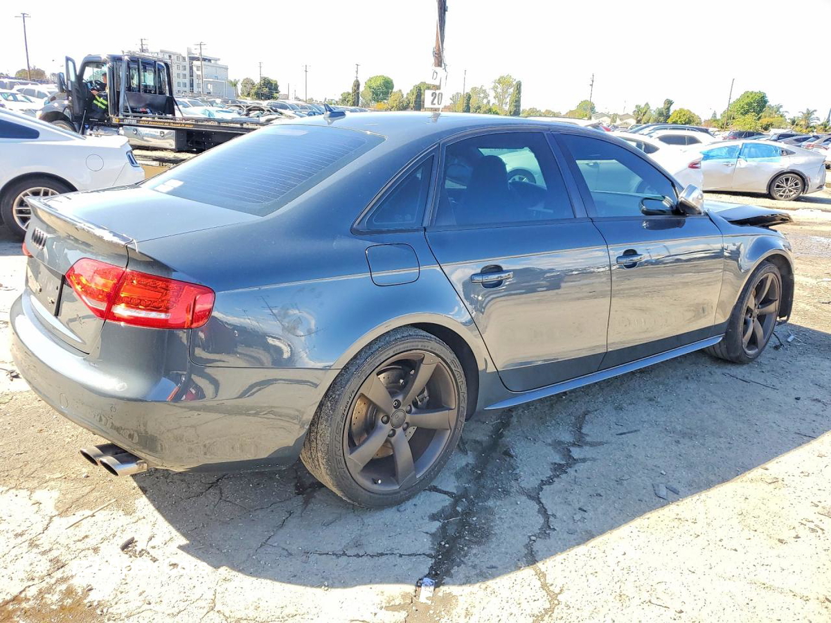 Audi RS4 2011