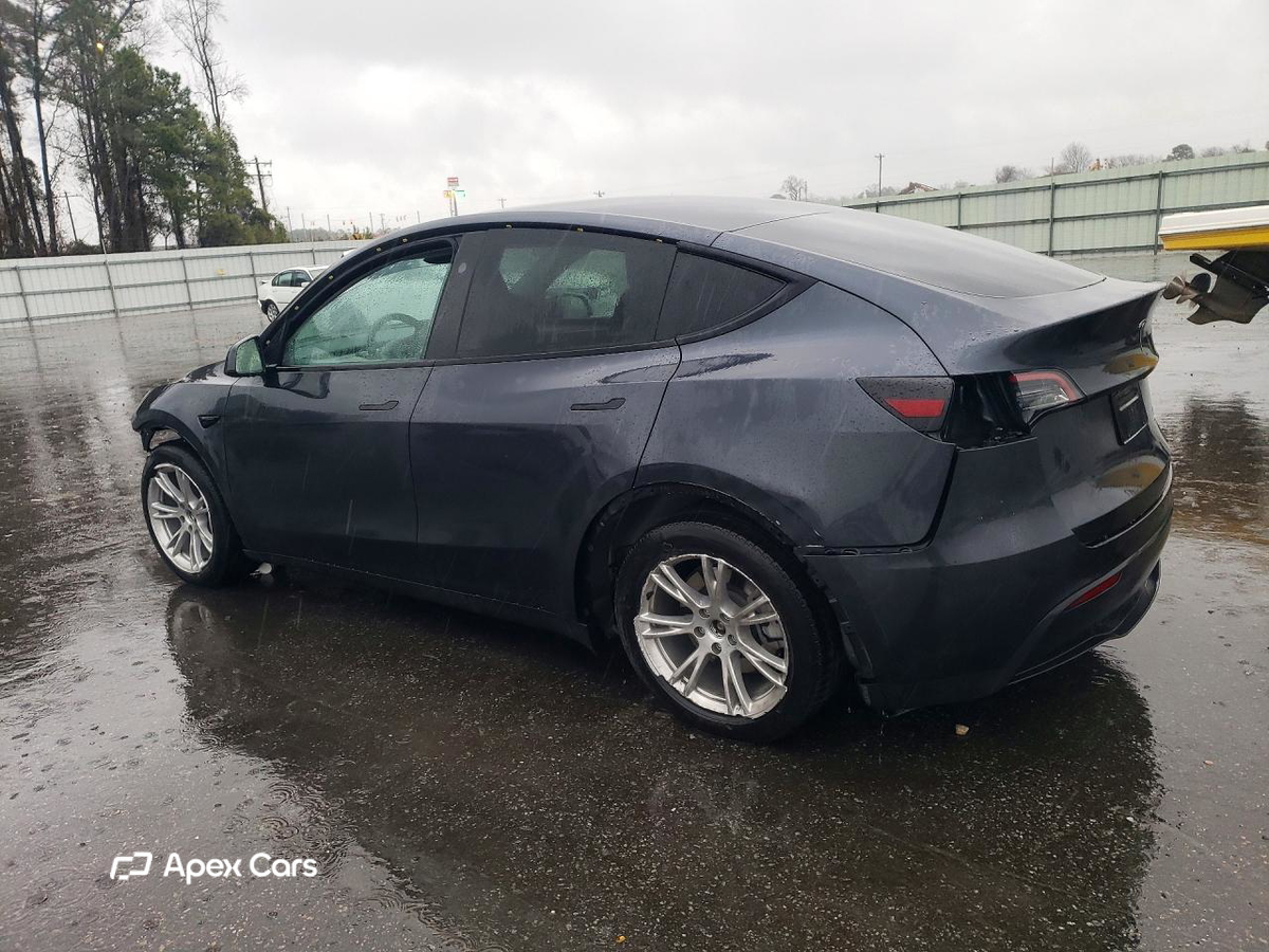 Tesla Model Y 2024