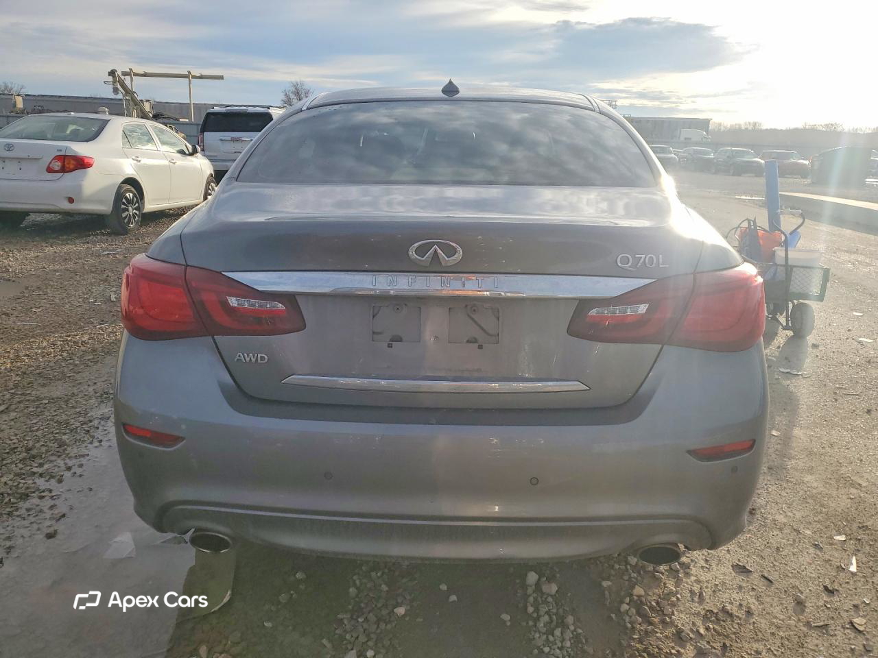 Infiniti Q70 2015