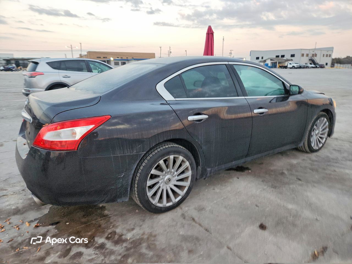 Nissan Maxima 2010