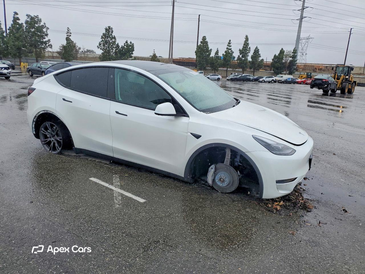 Tesla Model Y 2025