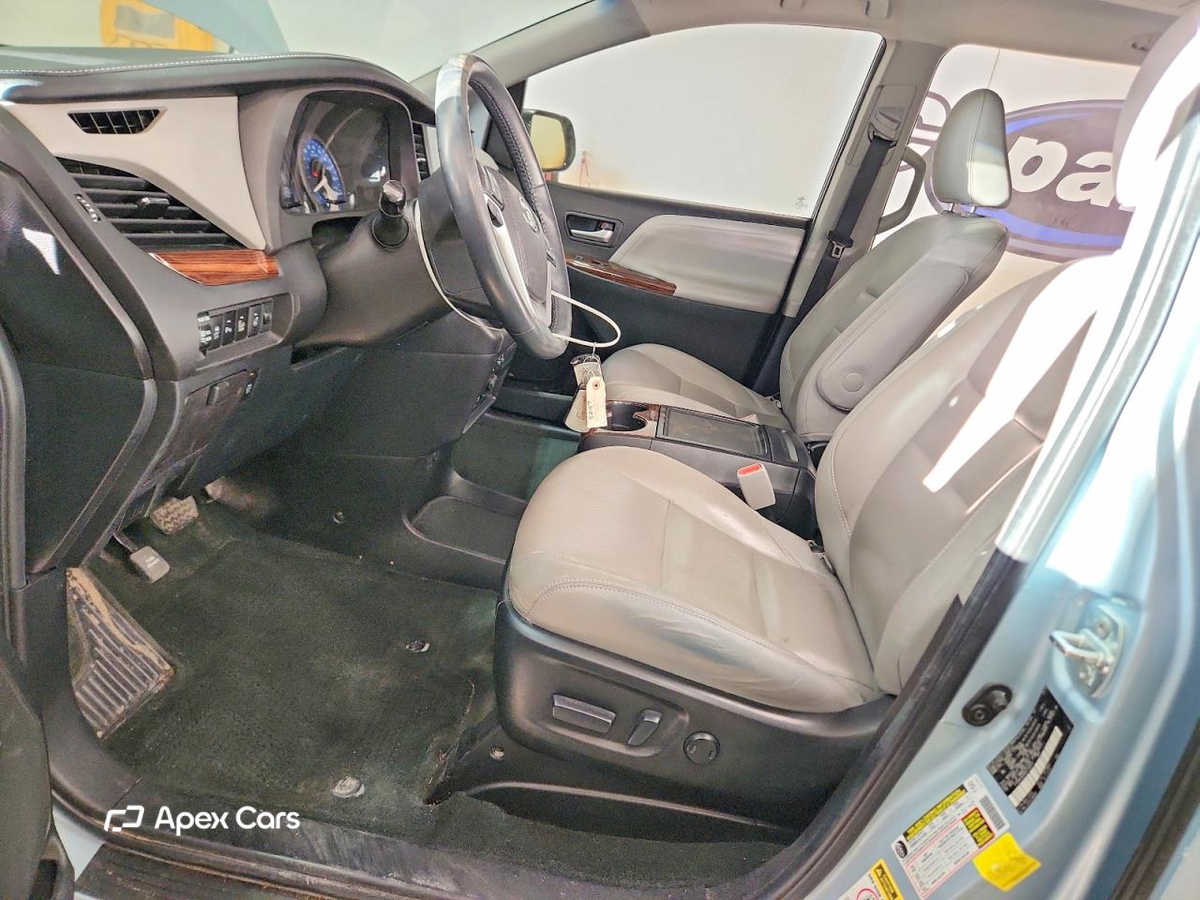 Toyota Sienna 2016