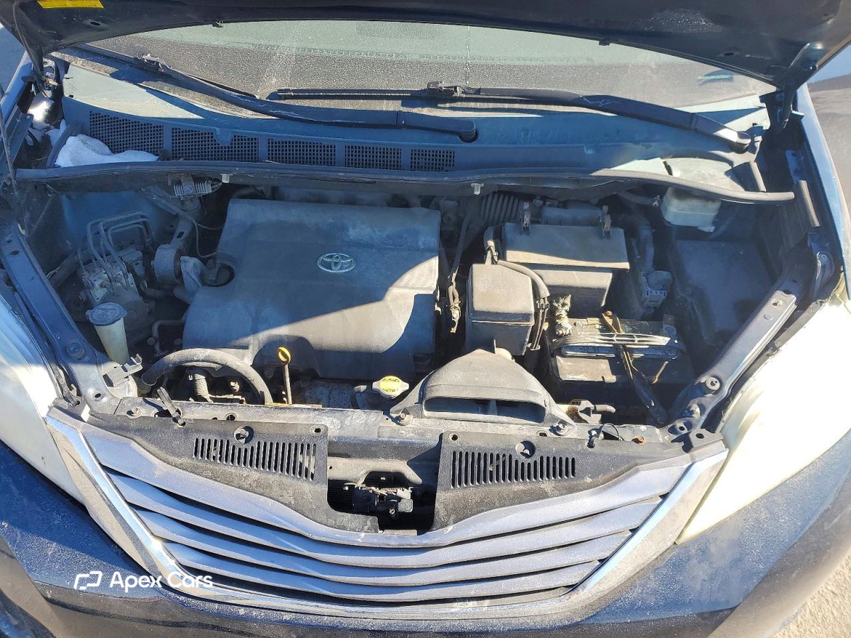 Toyota Sienna 2011
