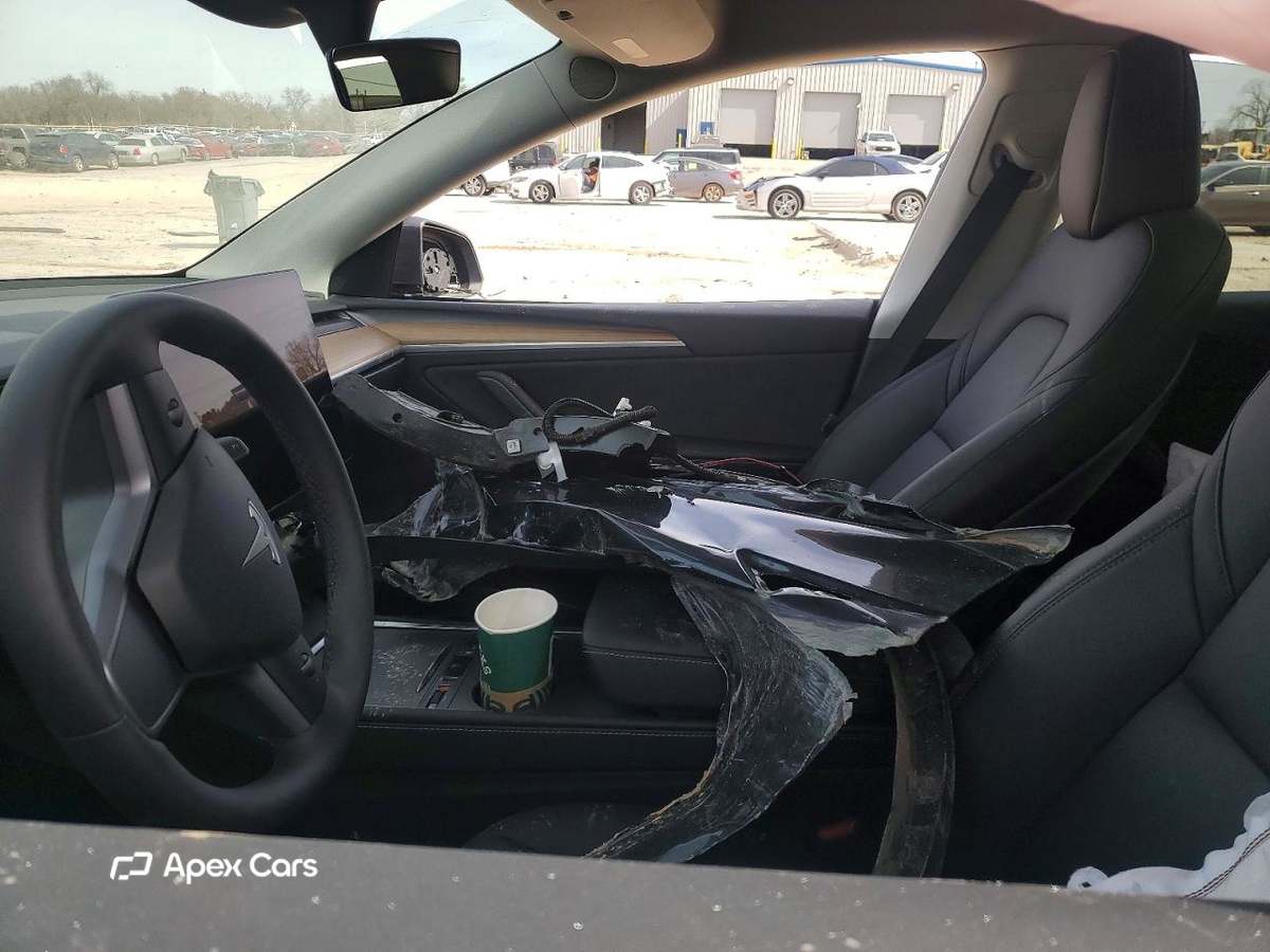 Tesla Model Y 2025