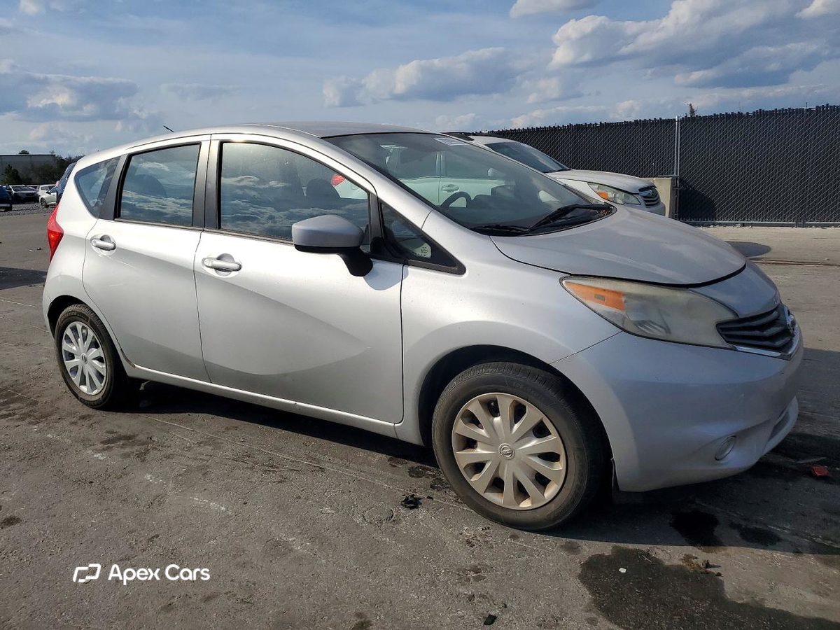 Nissan Versa 2015