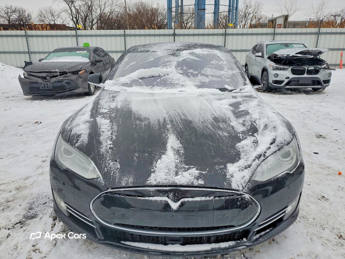 Tesla Model S 2015