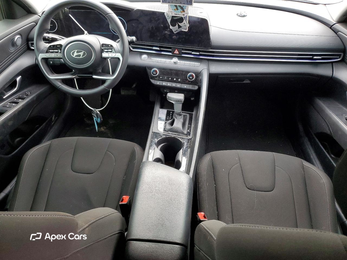 Hyundai Elantra 2024