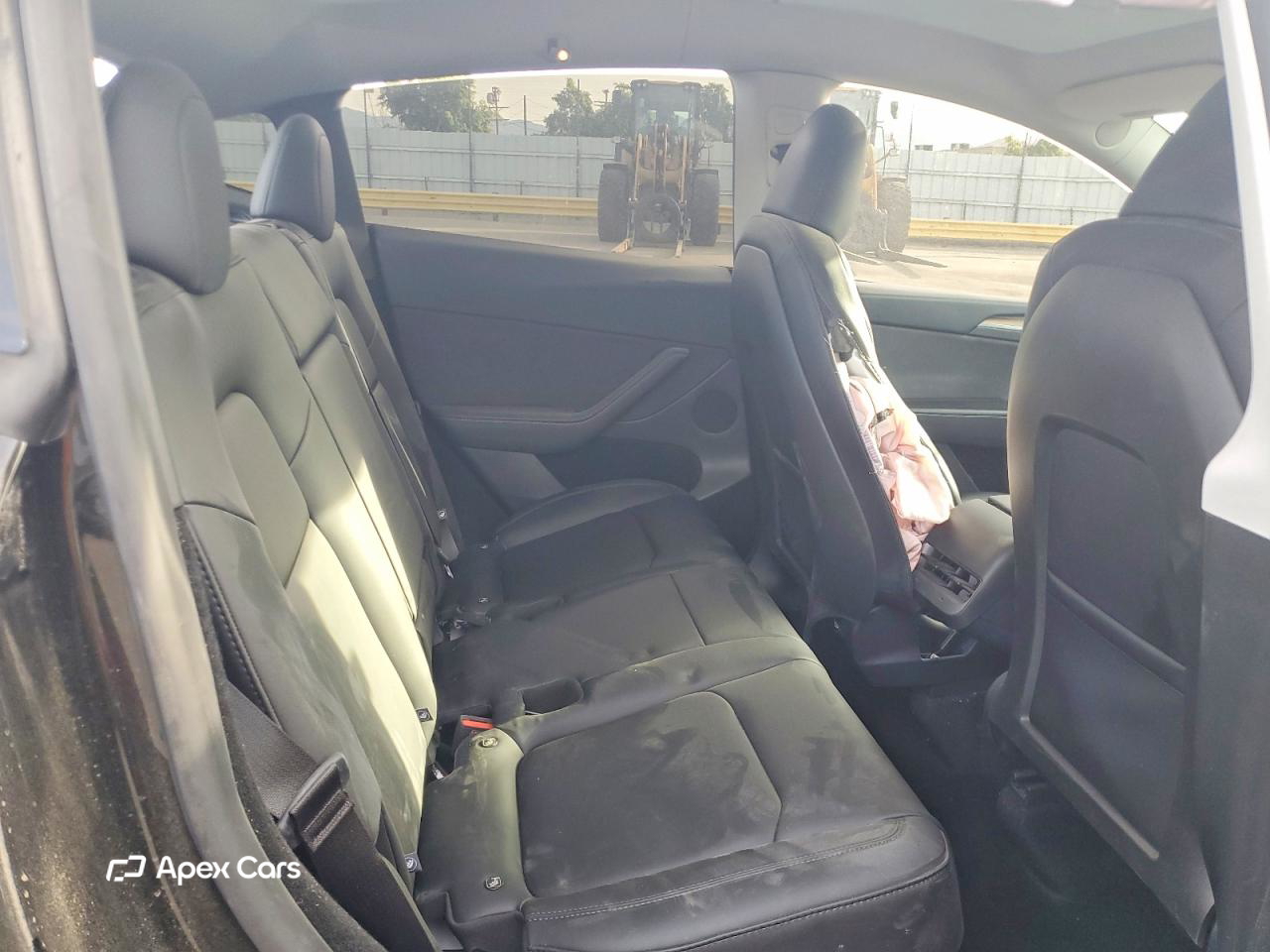 Tesla Model Y 2025