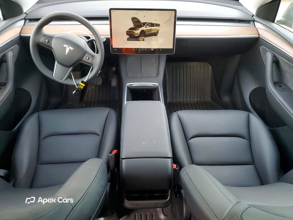 Tesla Model Y 2025