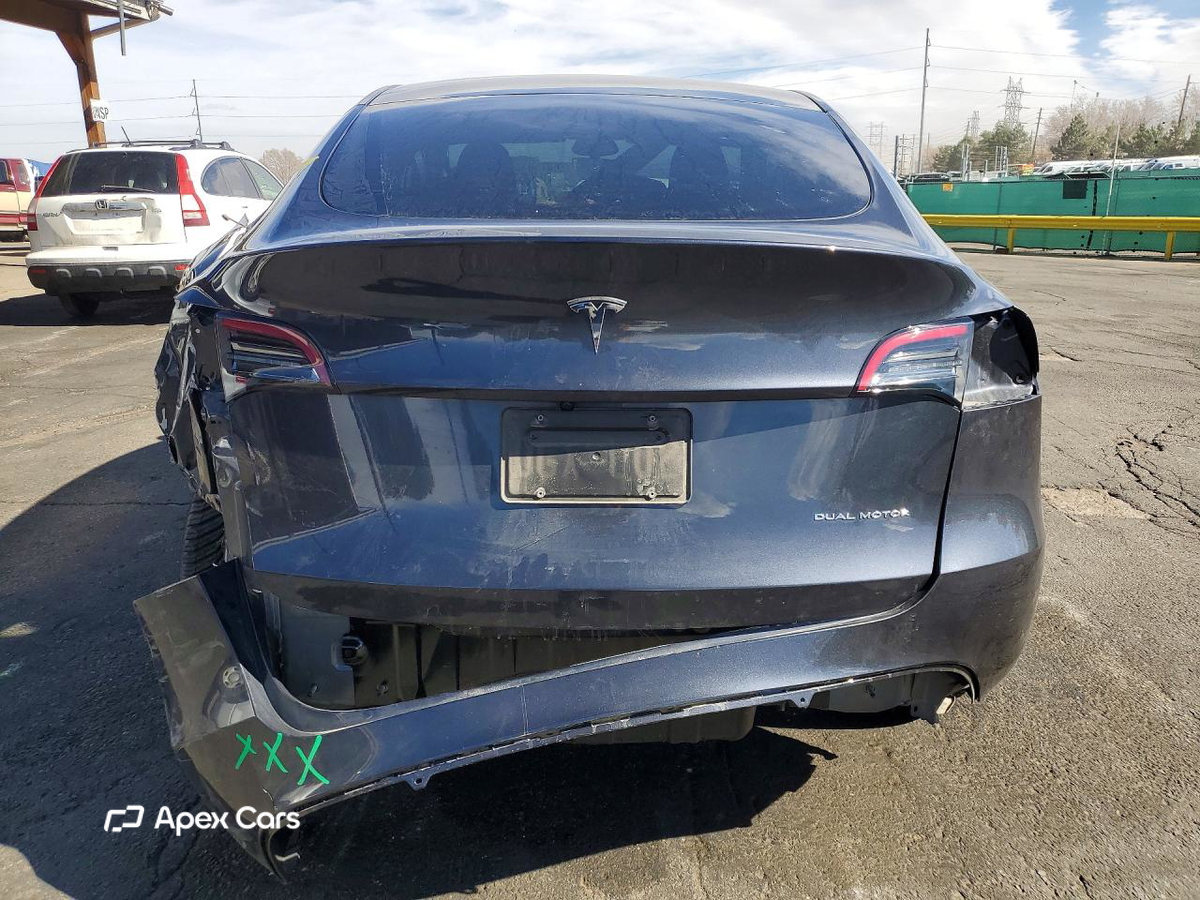 Tesla Model Y 2025