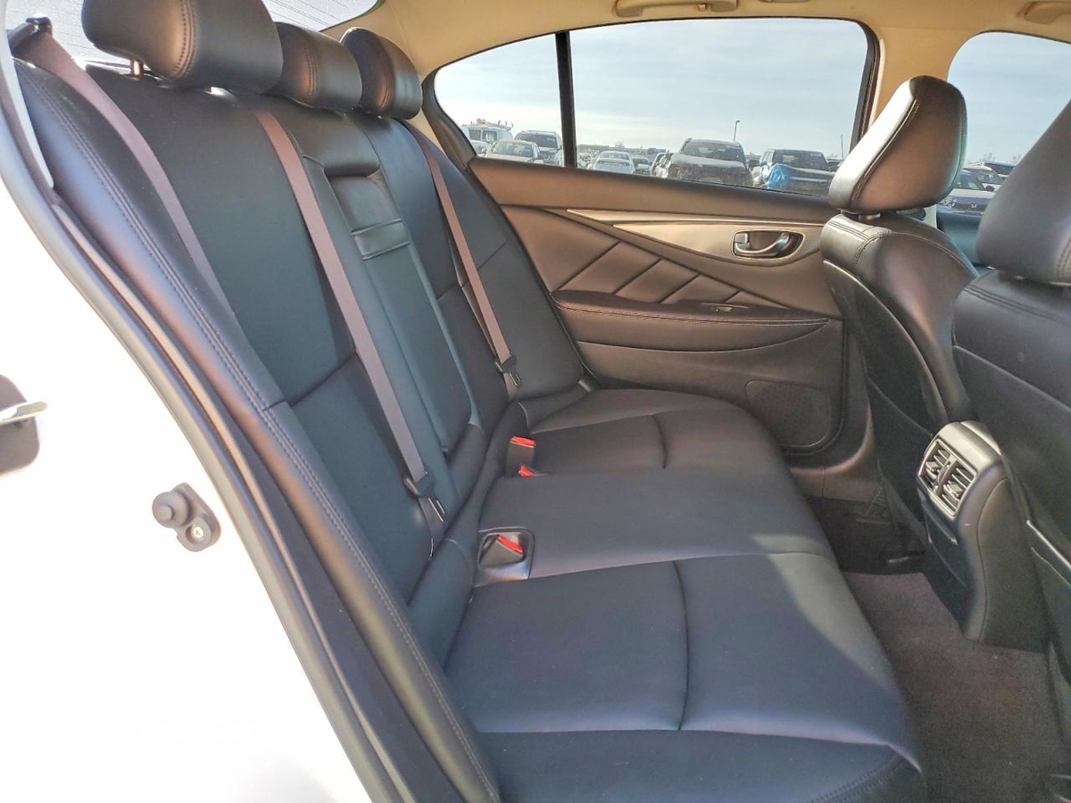 Infiniti Q50 2015