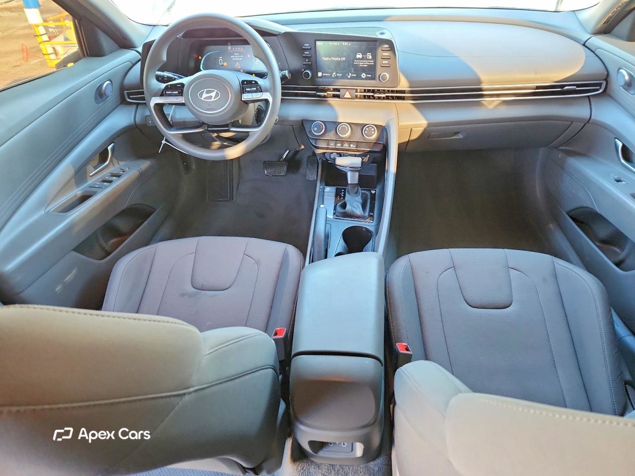 Hyundai Elantra 2024