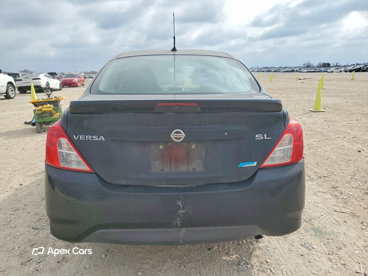 Nissan Versa 2015