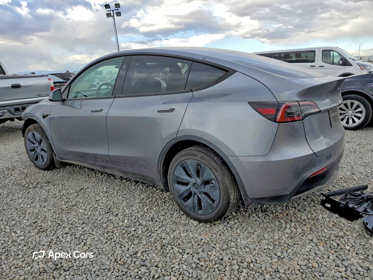 Tesla Model Y 2025