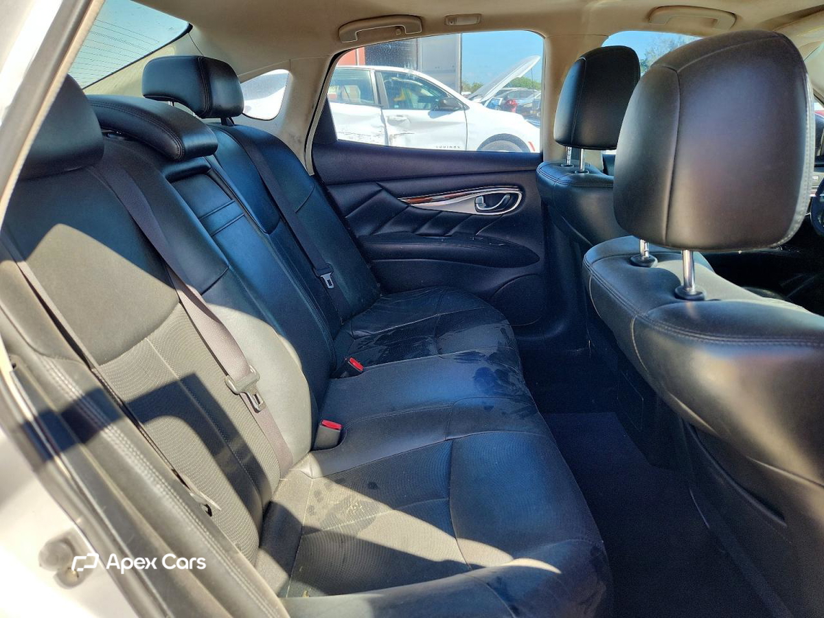 Infiniti M 2011