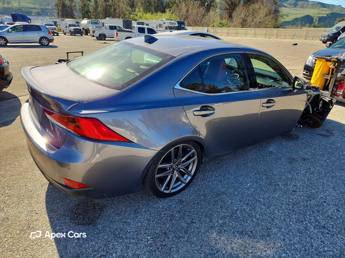 Lexus IS 2020