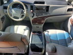 Toyota Sienna 2011
