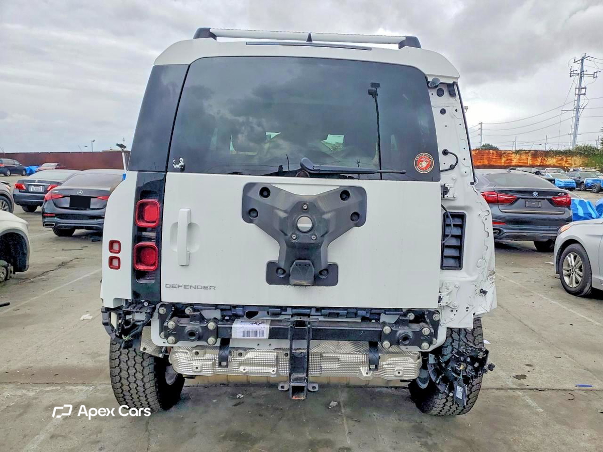 Land Rover Defender 2024