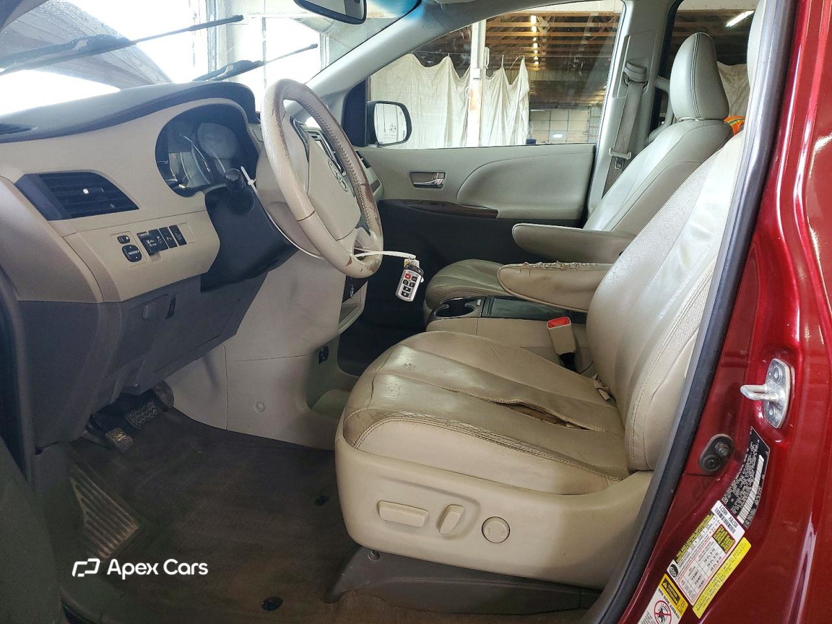 Toyota Sienna 2014