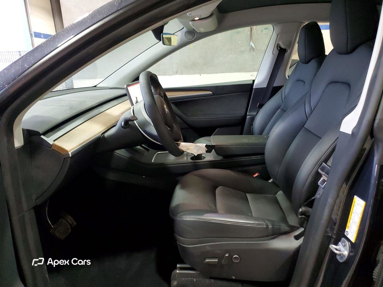 Tesla Model Y 2025