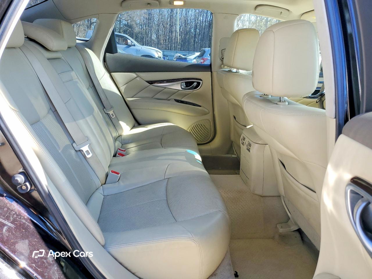 Infiniti M 2012