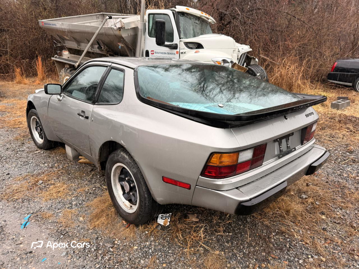Porsche 944 1983
