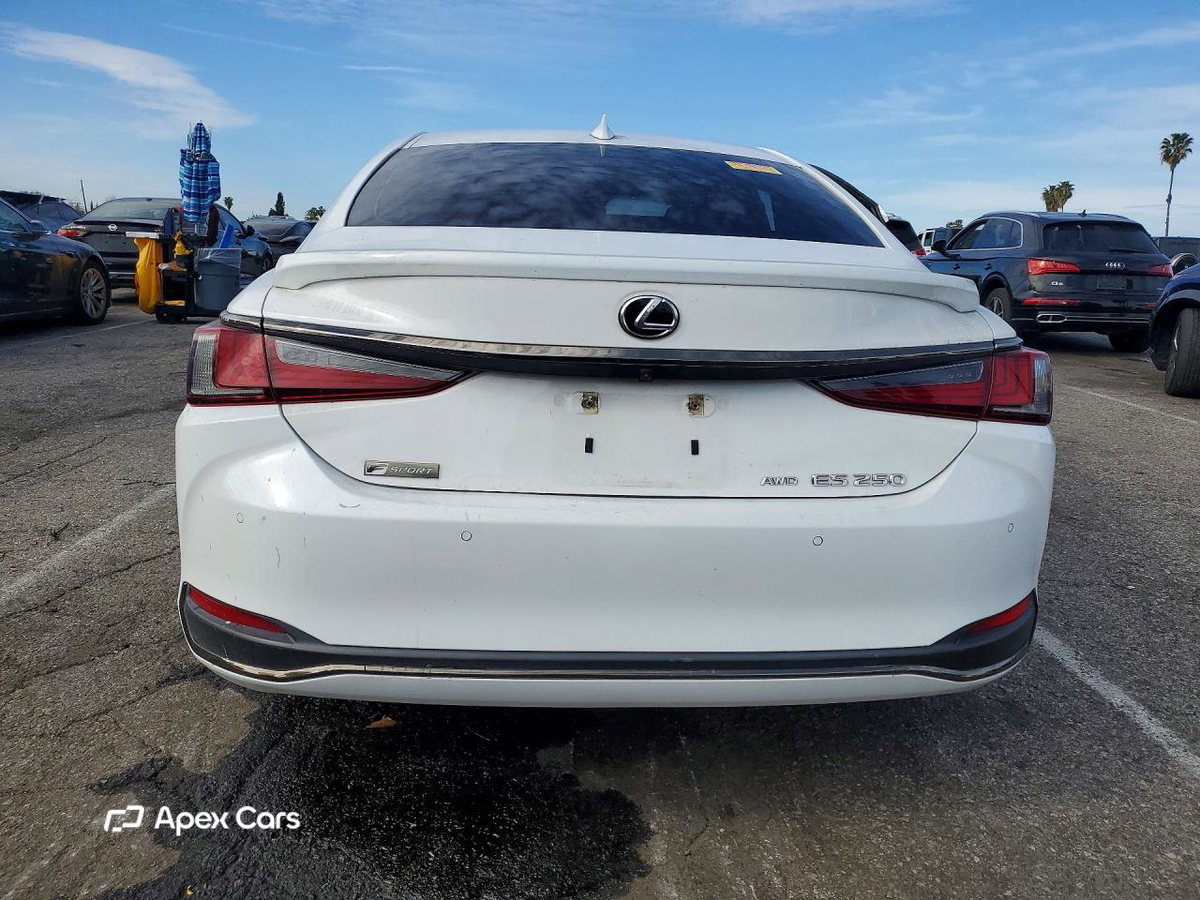 Lexus ES 2021