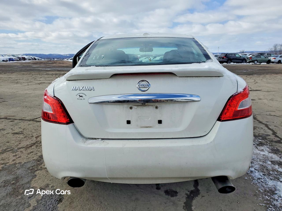 Nissan Maxima 2010