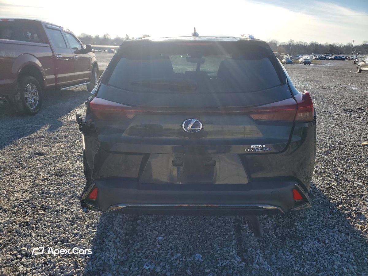 Lexus UX 2022