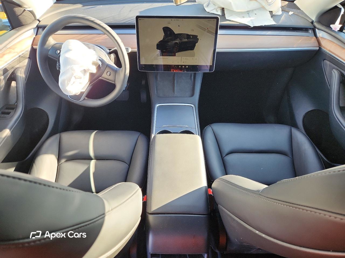 Tesla Model Y 2025
