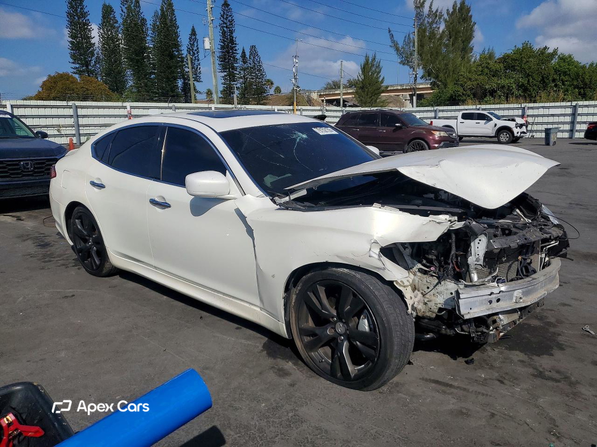 Infiniti M 2013