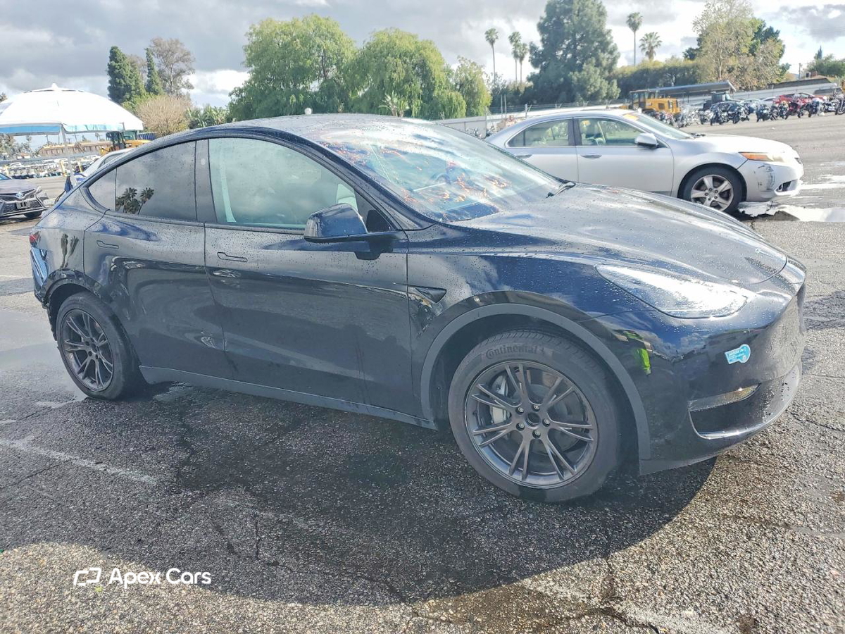 Tesla Model Y 2025