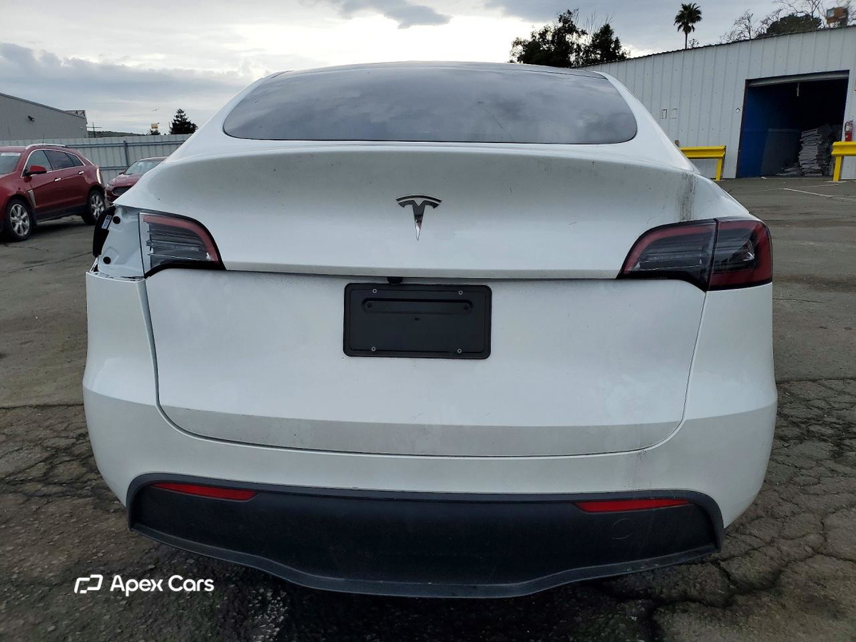 Tesla Model Y 2025