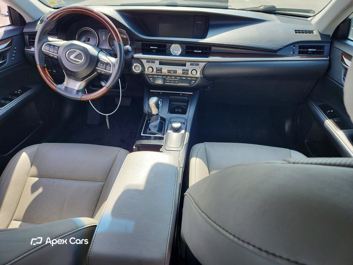Lexus ES 2016