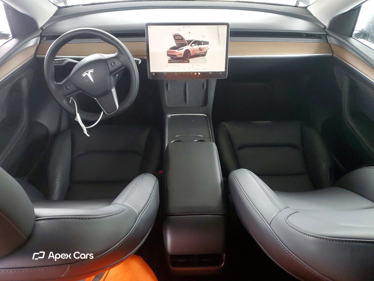 Tesla Model Y 2025