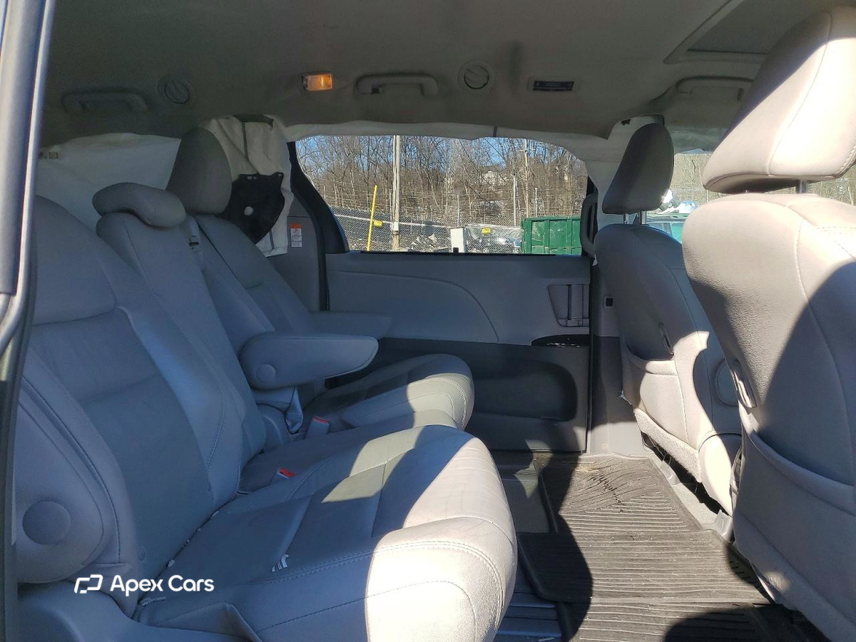 Toyota Sienna 2016