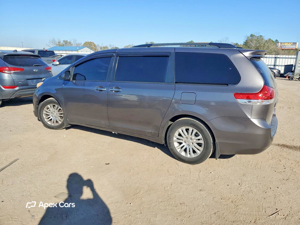 Toyota Sienna 2011