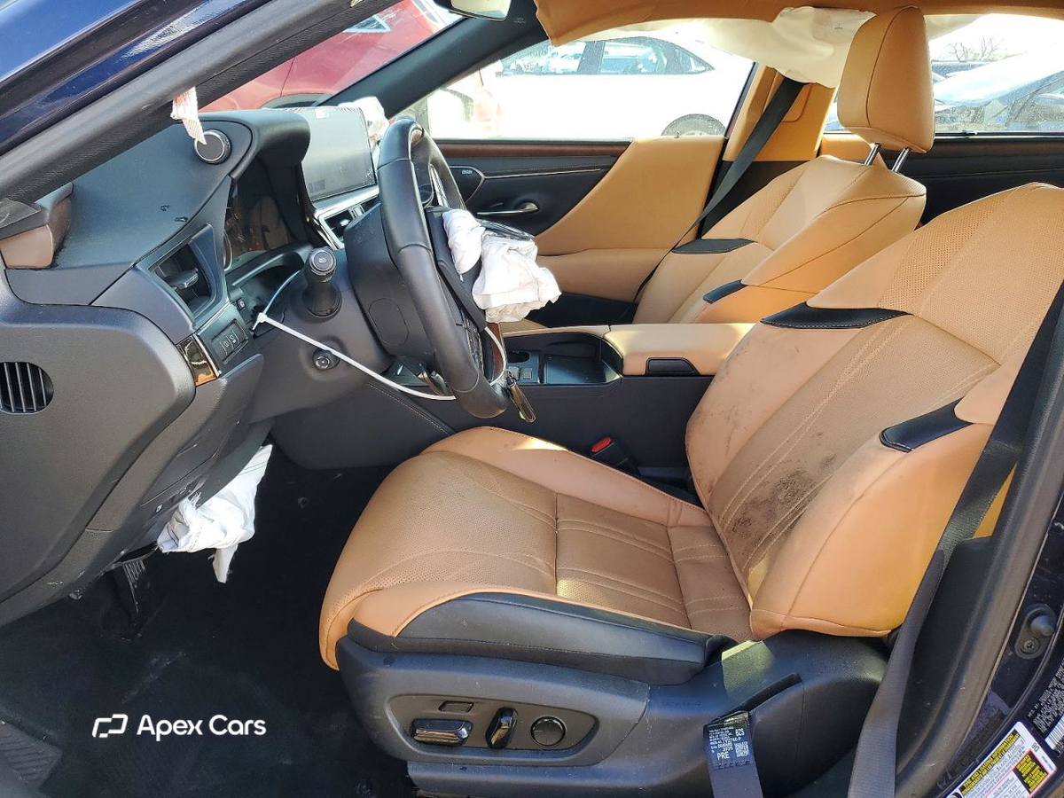 Lexus ES 2025