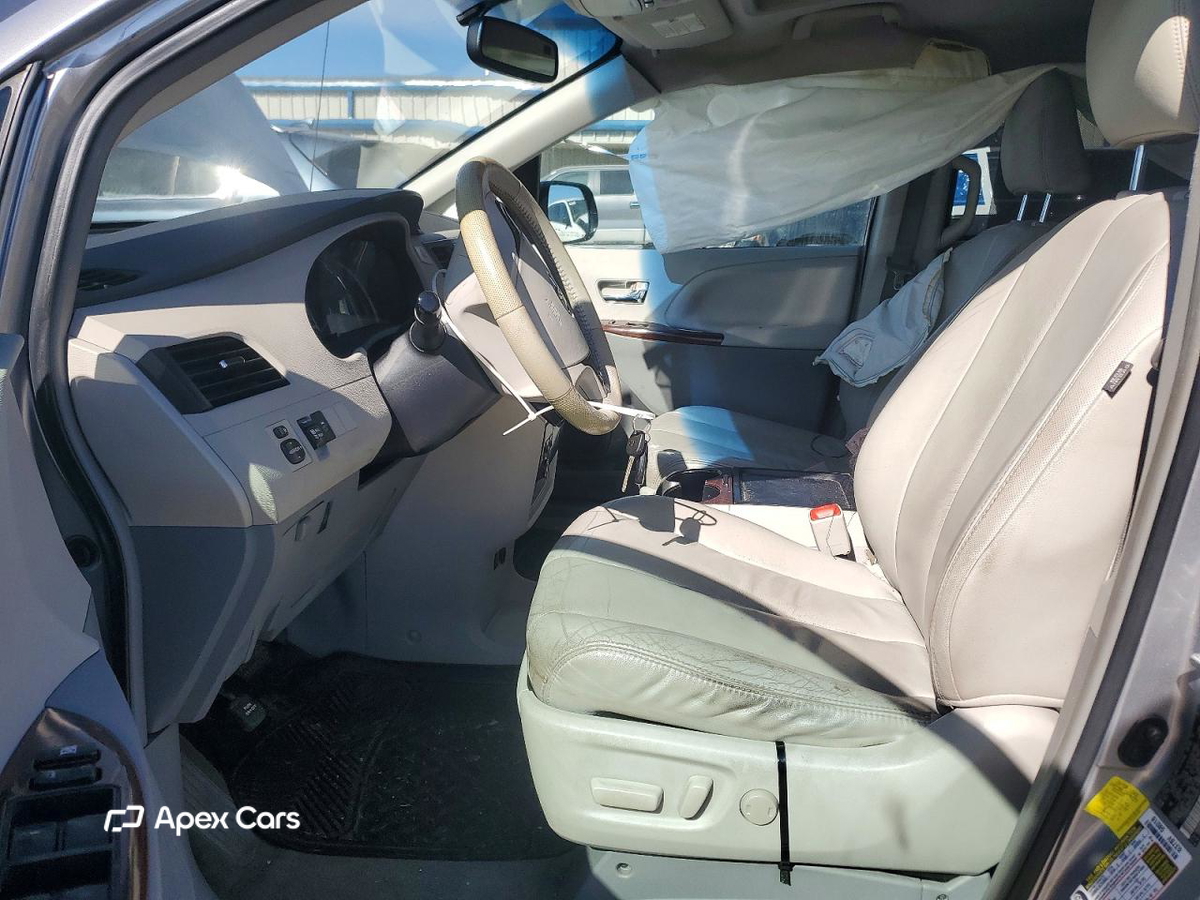 Toyota Sienna 2011