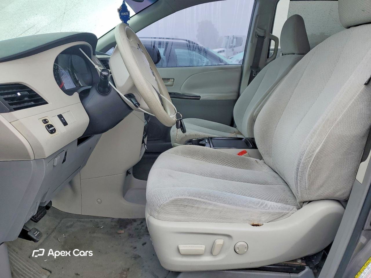 Toyota Sienna 2011