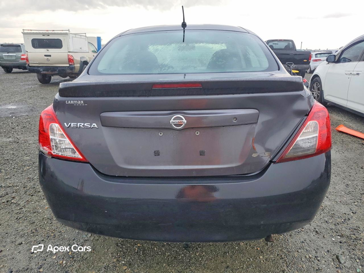 Nissan Versa 2015