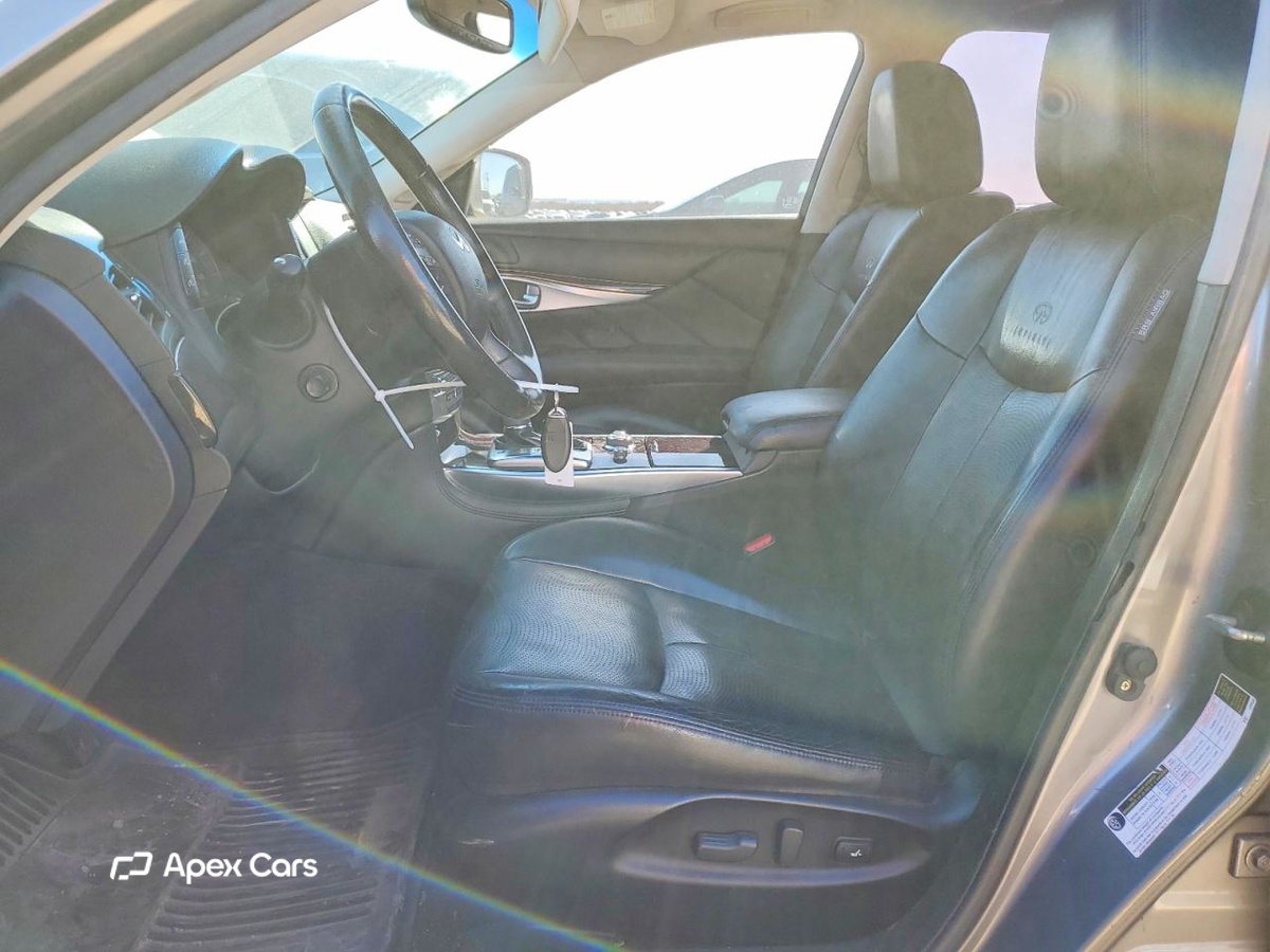 Infiniti M 2013