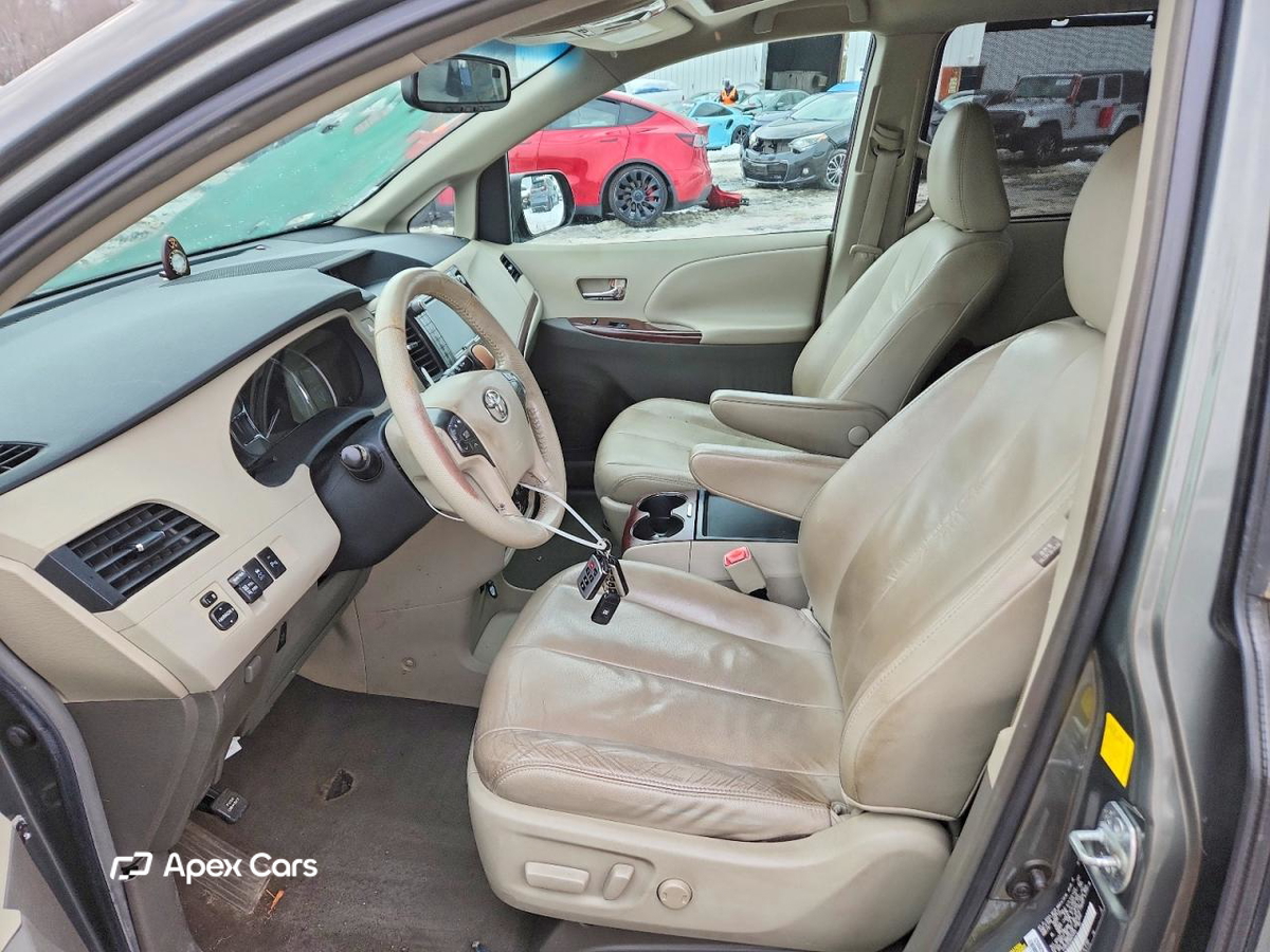 Toyota Sienna 2011