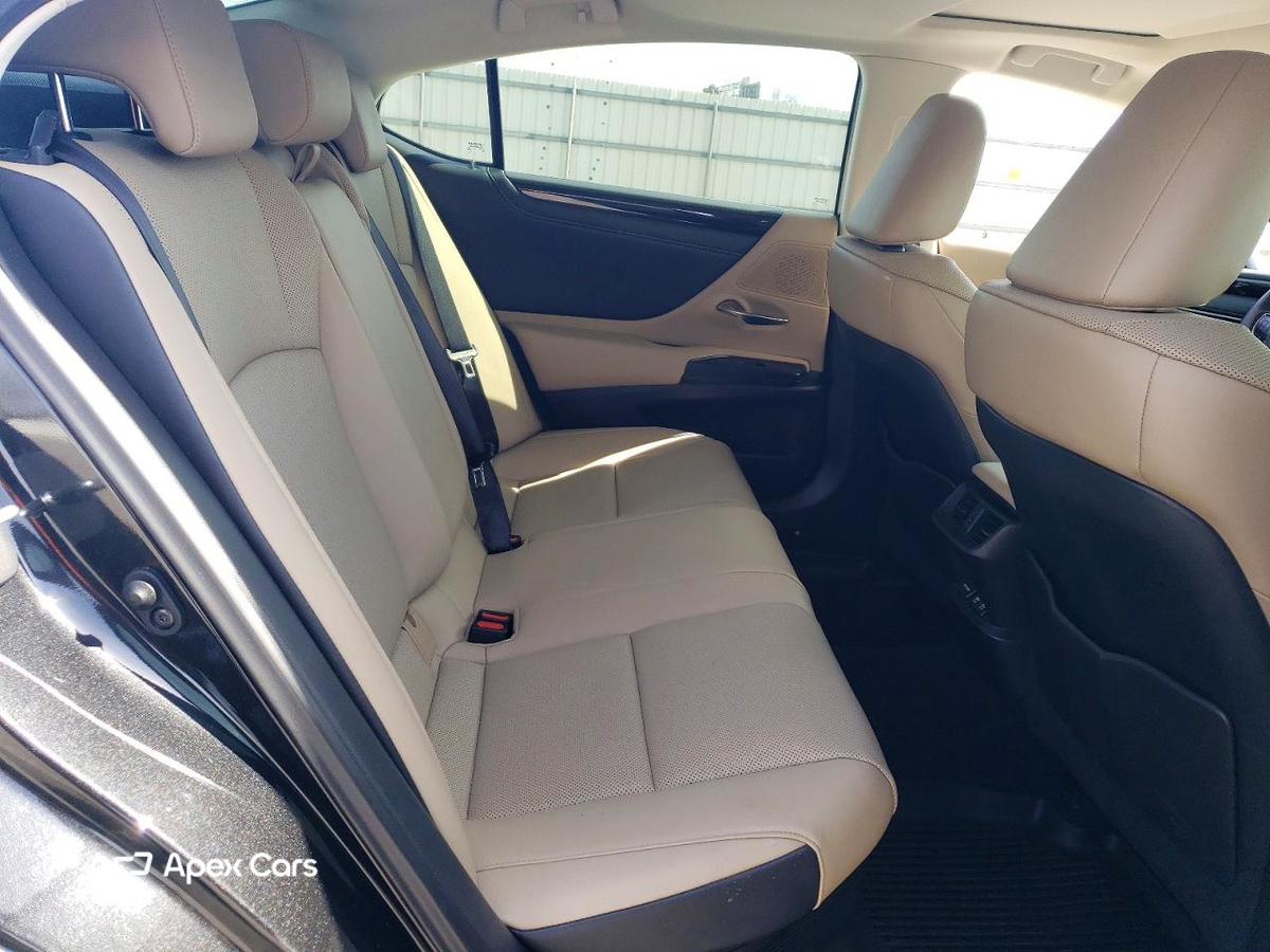 Lexus ES 2020