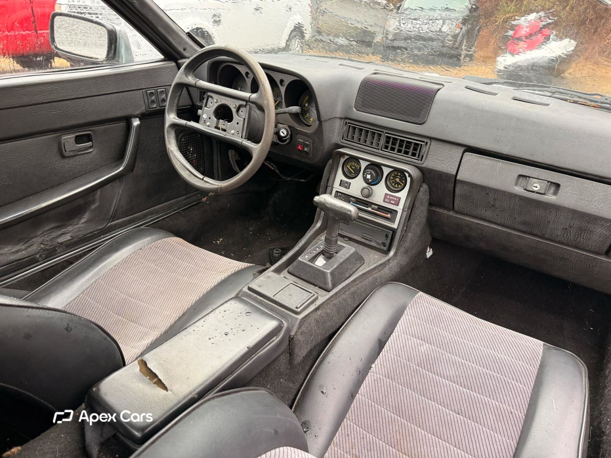 Porsche 944 1983