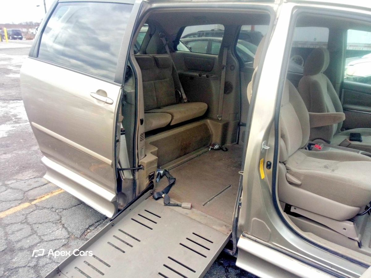 Toyota Sienna 2010
