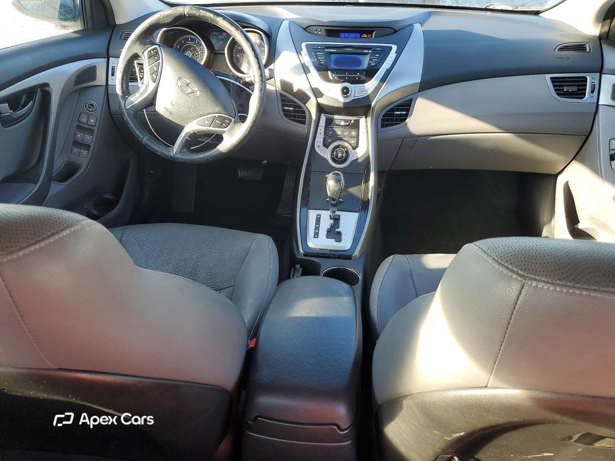 Hyundai Elantra 2012